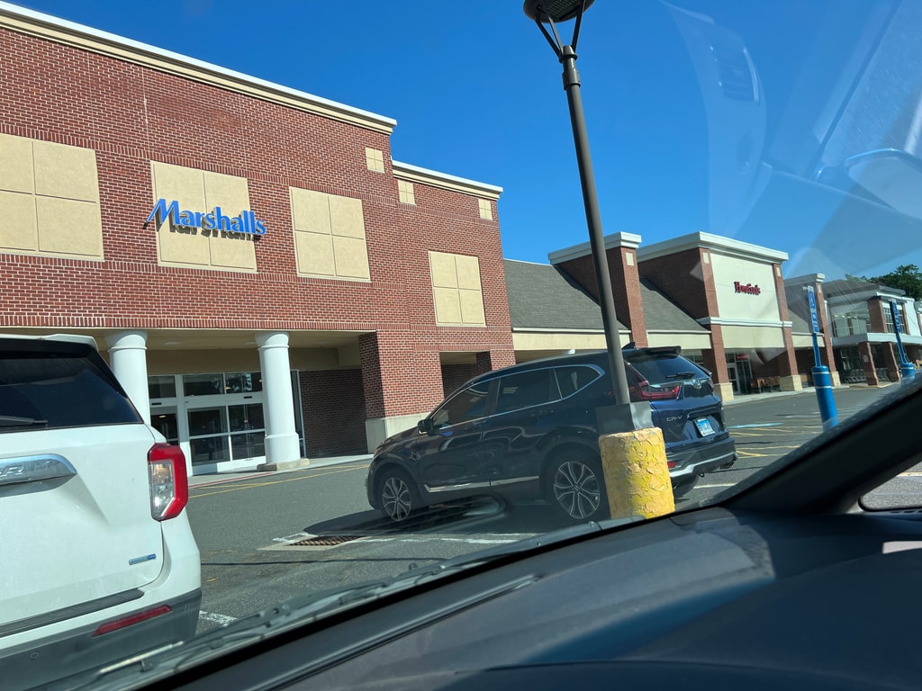 Photo of Copps Hill Plaza in Ridgefield, CT