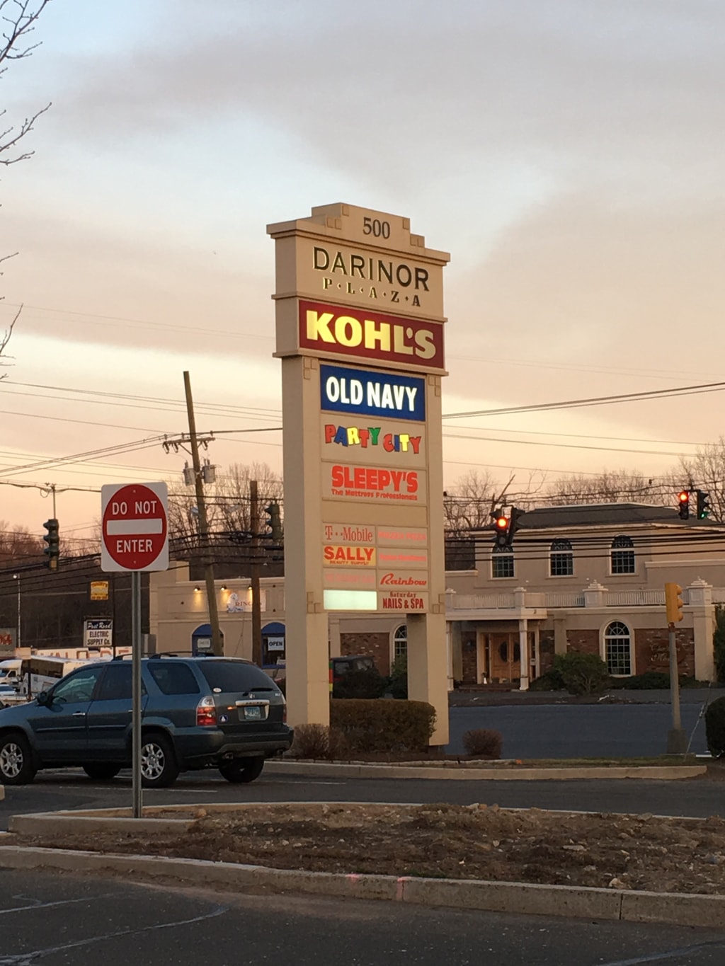Photo of Darinor Plaza in Norwalk, CT