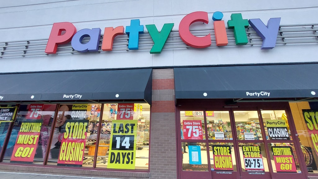Photo of Ridgeway Shopping Center in Stamford, CT
