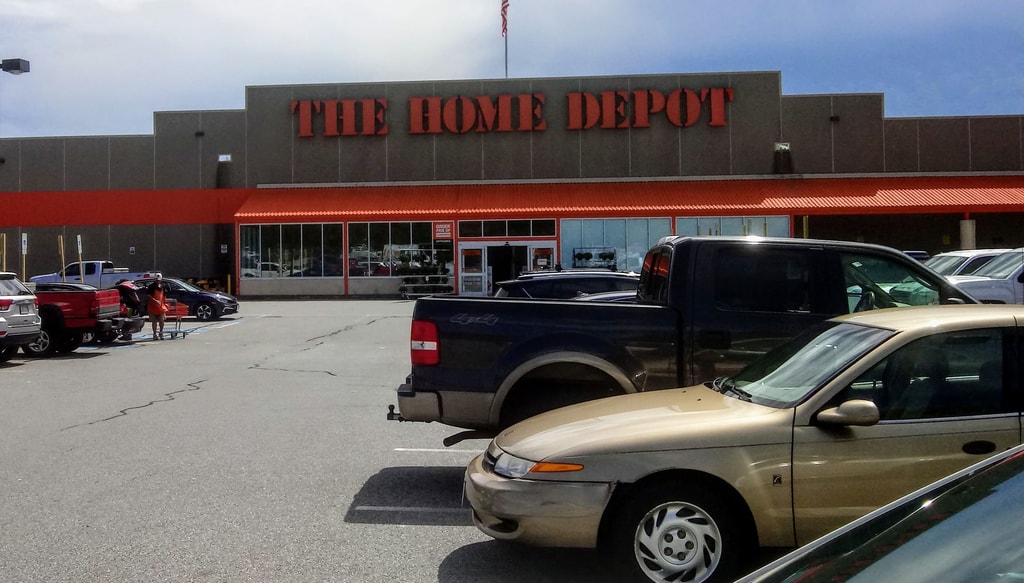 Photo of Oxford Crossing in Oxford, MA