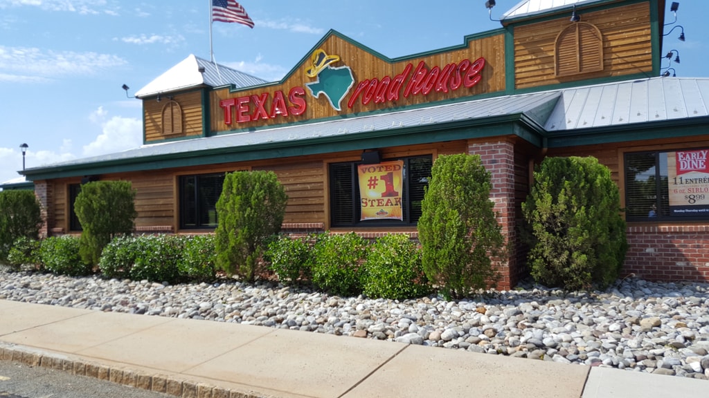 Photo of Holmdel Towne Center in Holmdel, NJ