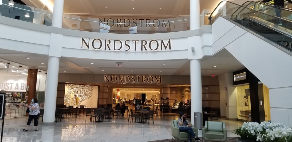 Photo of Menlo Park Mall in Edison, NJ