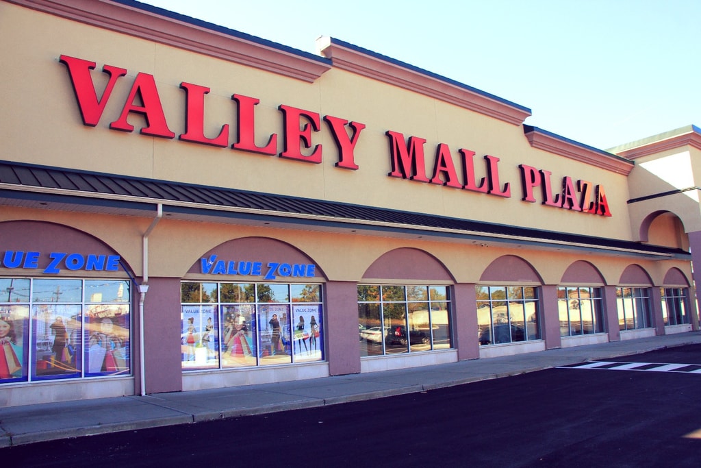 Photo of Valley Mall Plaza Outlet in Irvington, NJ