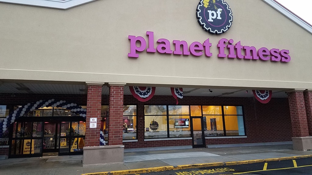 Photo of Greenlawn Plaza in Greenlawn, NY