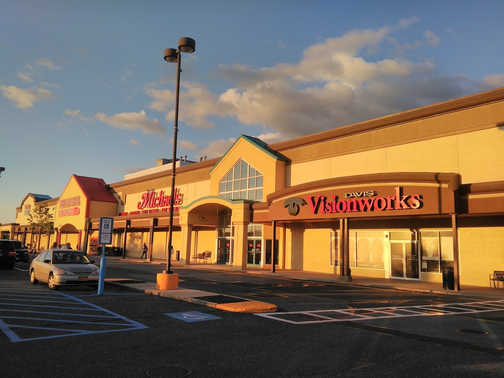 Photo of Huntington Shopping Center in Huntington Station, NY