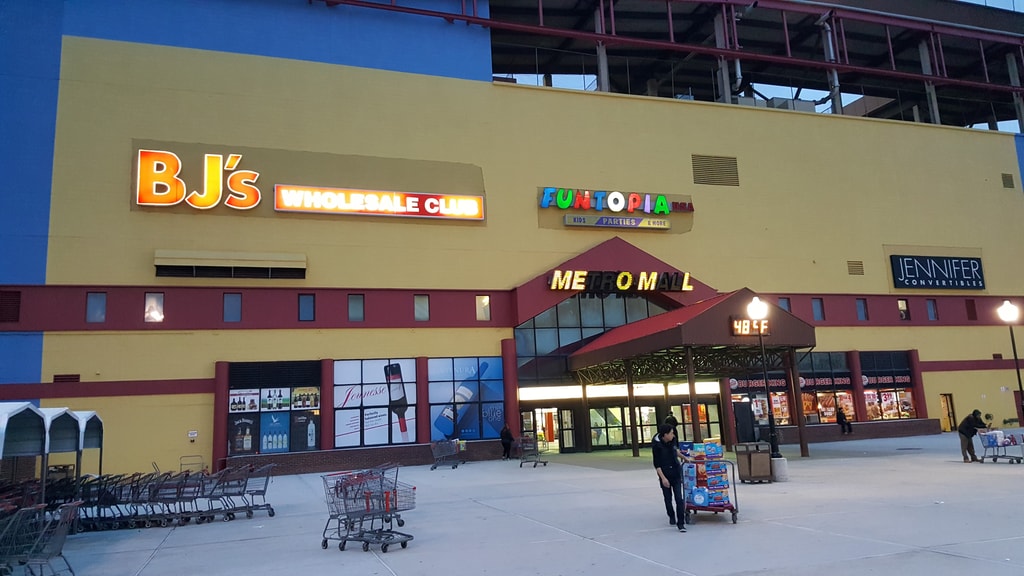 Photo of Metro Mall in Queens, NY